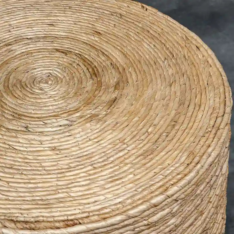 Tavolino rotondo in legno naturale